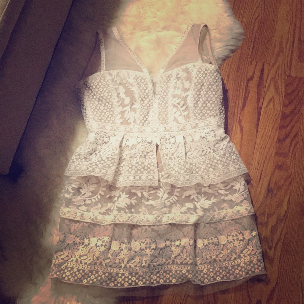 BCBGMAXAZRIA size 4 white dress